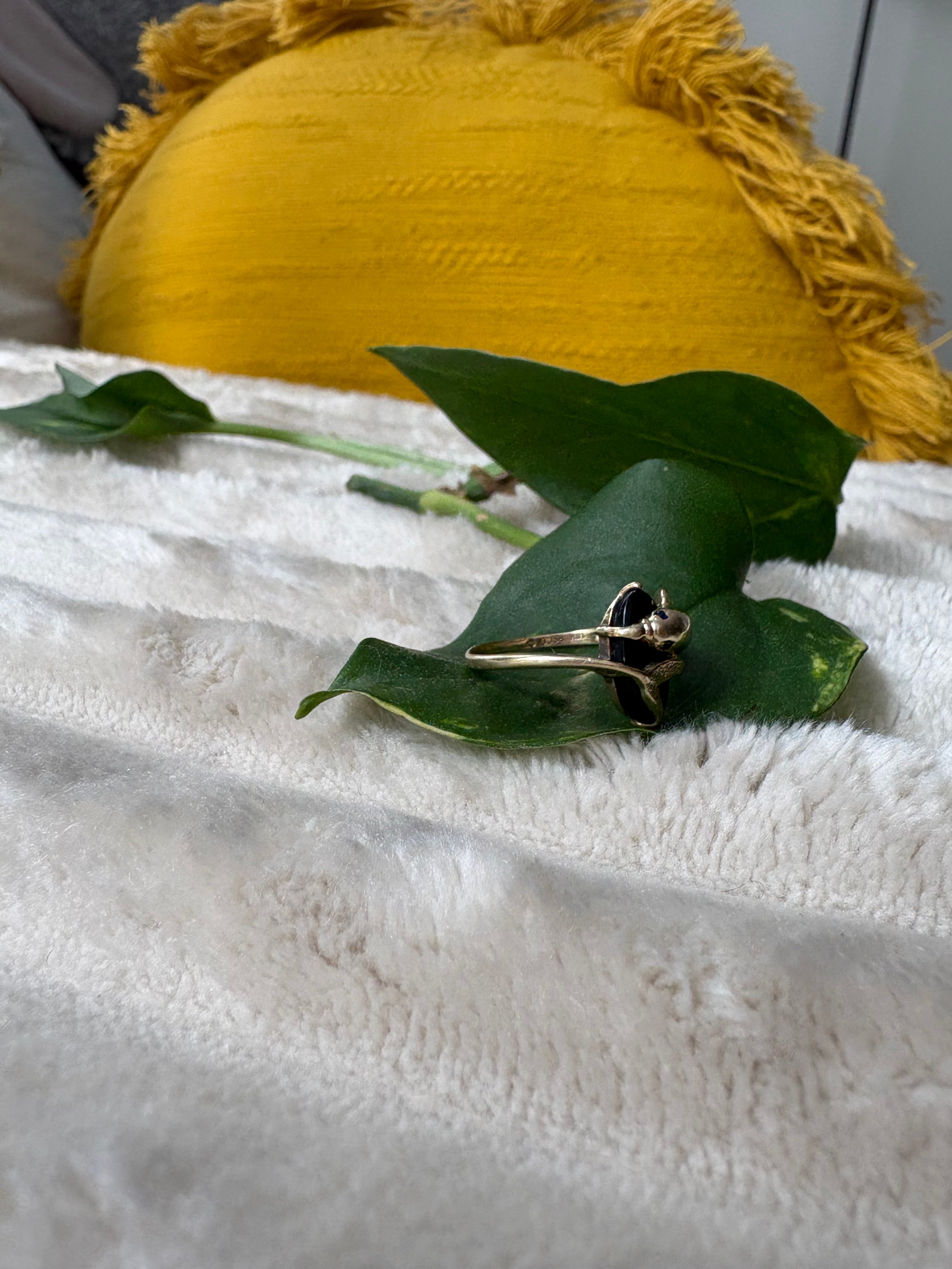 Black Onyx & Dolphin 10k Gold Ring Size 6