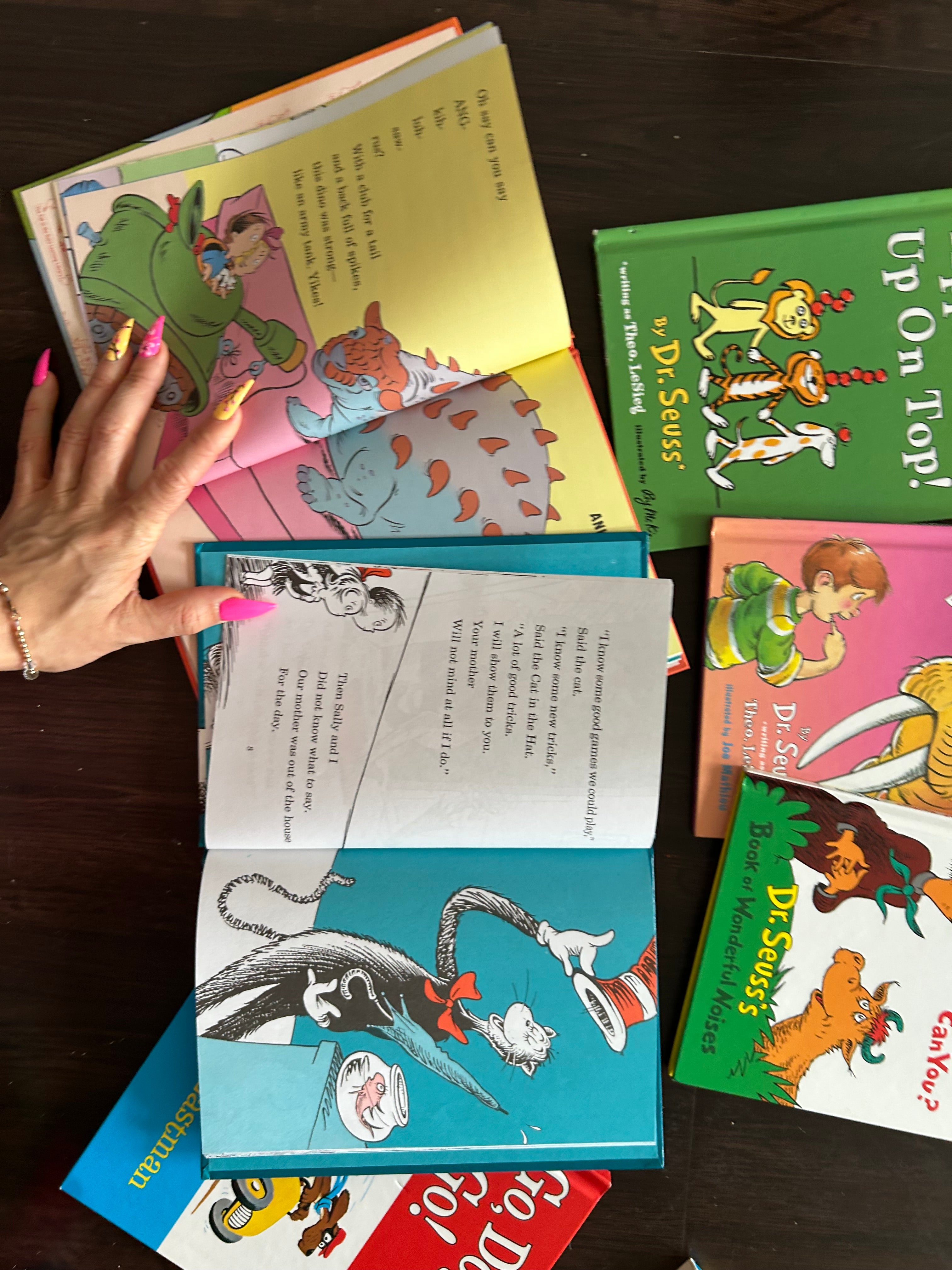 7pc Dr. Seuss Book Bundle